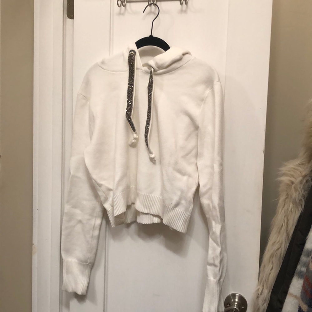 MEDIUM ZARA WHITE HOODIE
